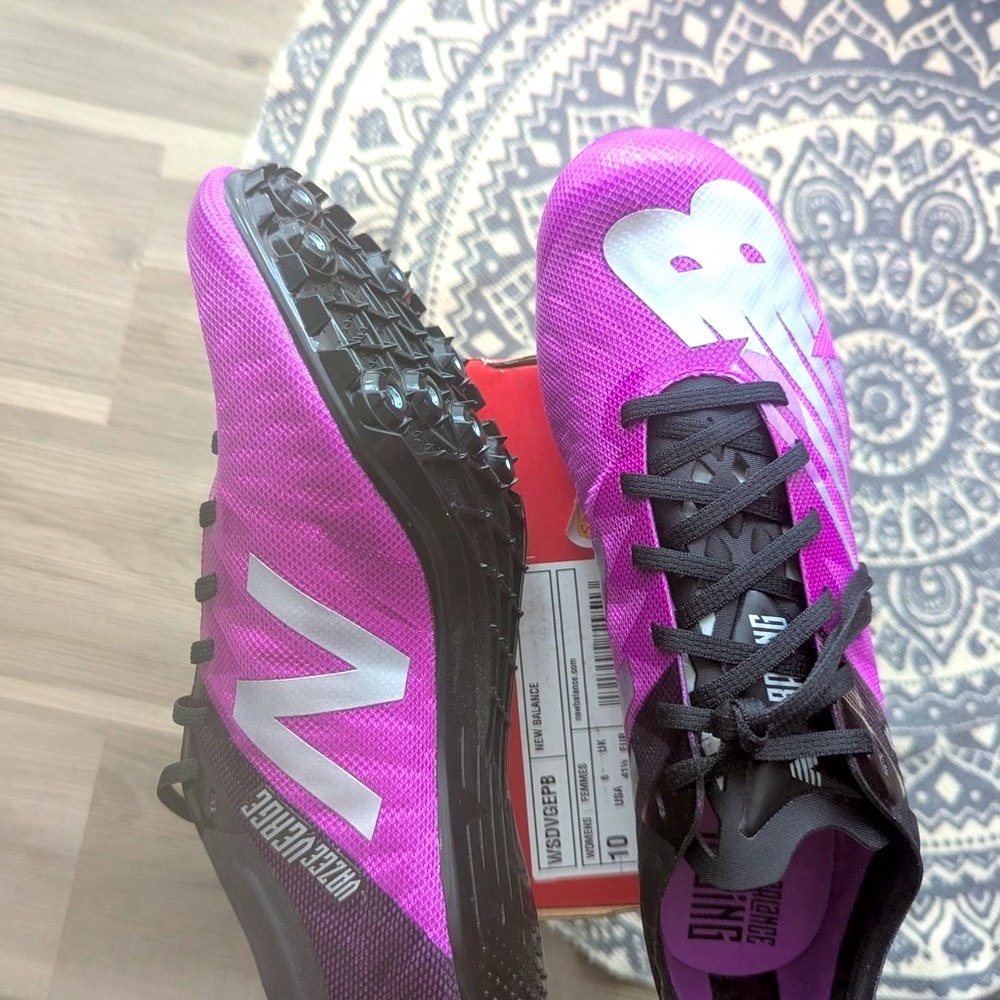 Soccer Shoes Women’s sz  10 •N e w • B a l a n c e • ~ ⚽️  Brand new